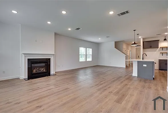 1412 Victoria St — Photo 8
