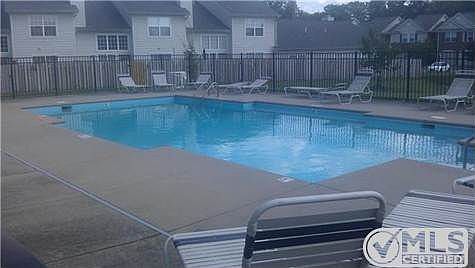 5th image of 415 Heath Pl