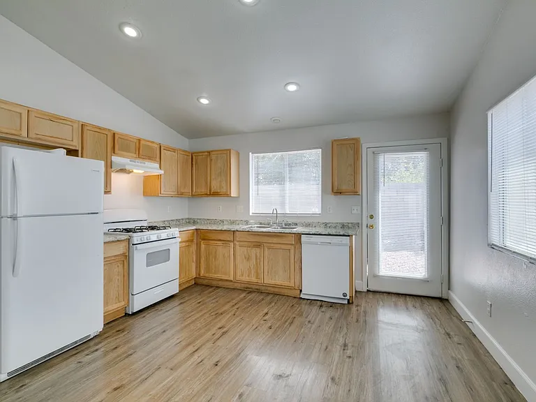 9660 Crystal Ridge Rd — Photo 27