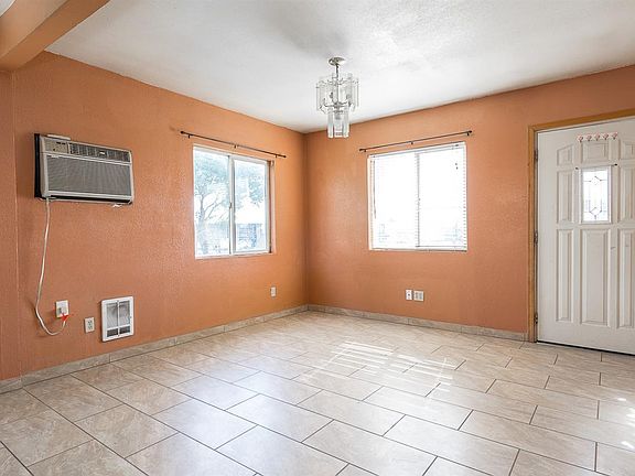 4th image of 907 S Myrtle Ave