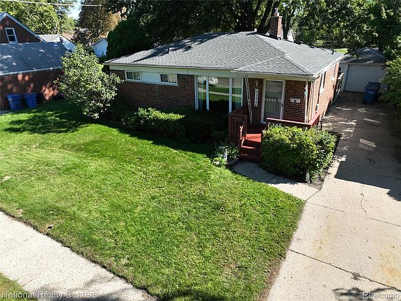 4th image of 22344 Logue Ave