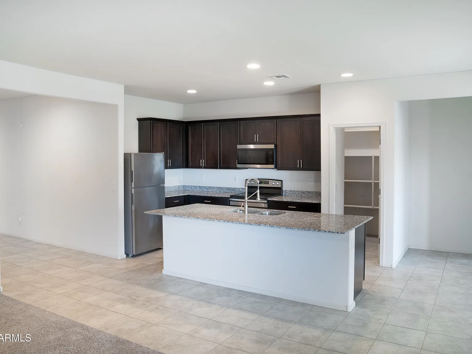 4 bed, 2.0 bath, 6970 sqft, $1,995 — Photo 4