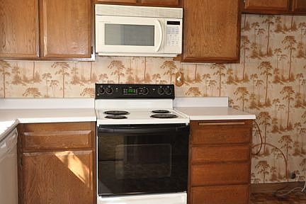 2nd image of 820 N Stoneman Ave APT 8