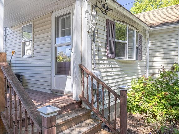 3rd image of 77 Chestnut Hill Rd