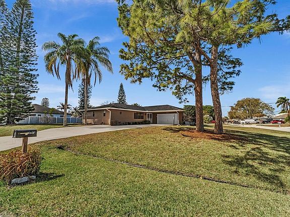 3rd image of 2002 SE Aneci St