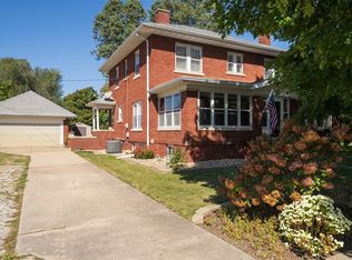 320 NE 2nd St, Hopedale, IL