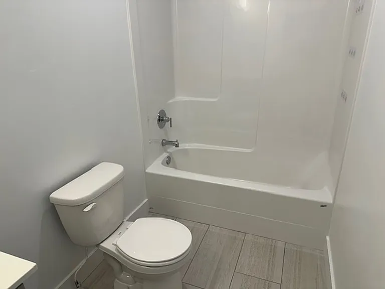 551 E 900 N — Photo 16