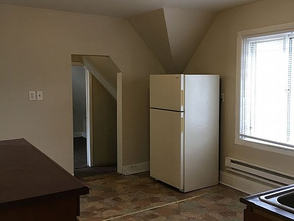 5th image of 1361 Barclay St APT 2