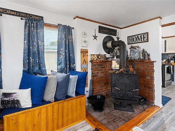 3rd image of 35 King Arthur Dr
