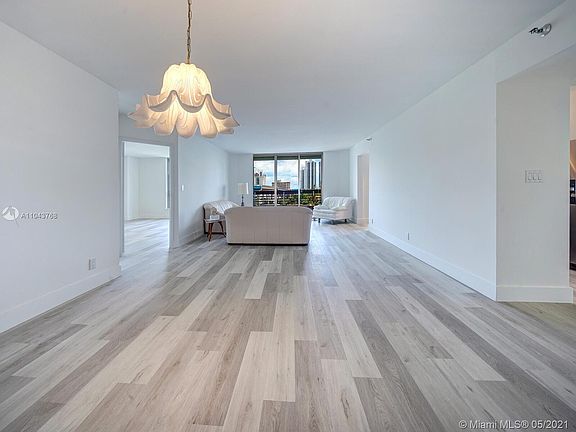 5th image of 19195 Mystic Pointe Dr APT 709