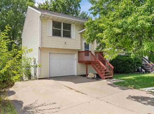 127 Parkview Ct, North Liberty, IA 52317
