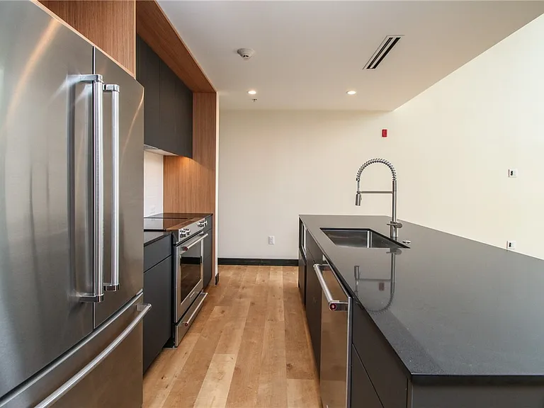 33 Russell St #202 — Photo 5