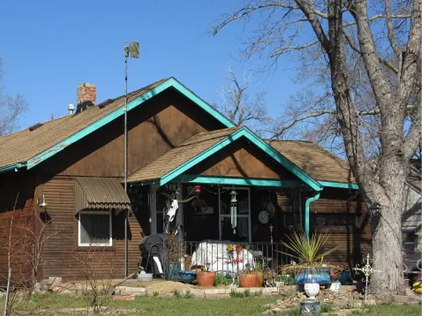 1102 E 10th Ave, Hutchinson, KS 67501