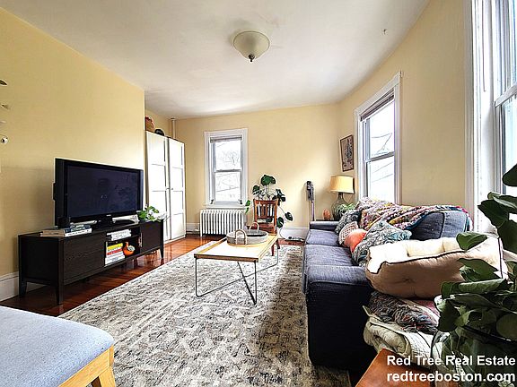 2nd image of 215 Cypress St #2