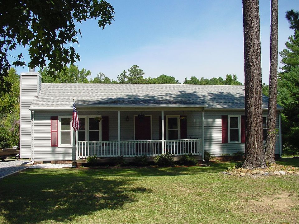 Front of house with nice country style porch