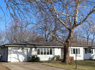 1637 S Cherry Dr, Stevensville, MI 49127