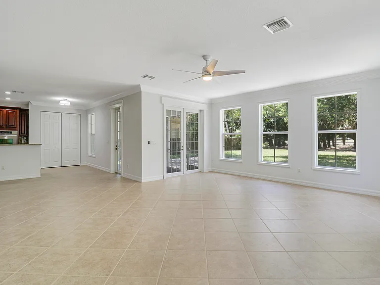 112 Dunmore Dr — Photo 14