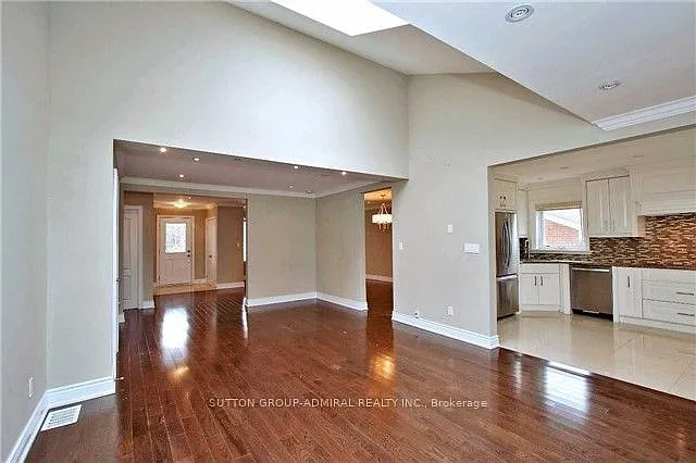 4 bed, $4,700 — Photo 1
