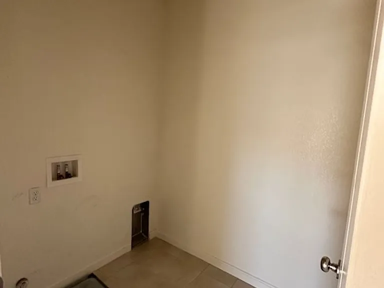 18281 Parkside Ct — Photo 13