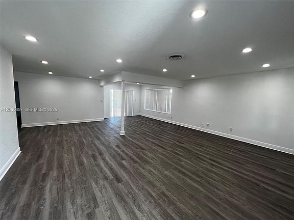 2nd image of 707 N 11th Ave