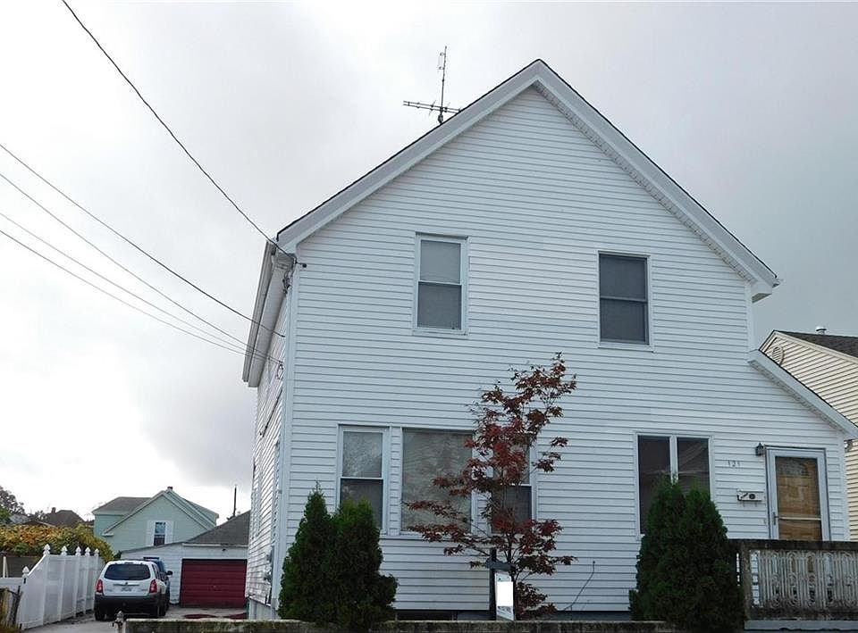 1st image of 121 Sutton Ave