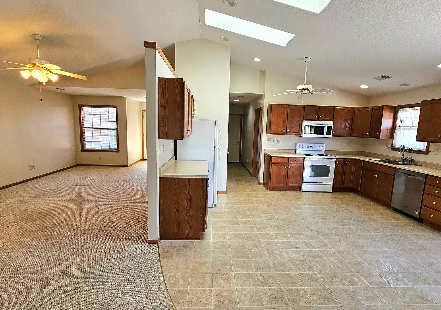 Spacious 3 Bedroom Condo Available in Ontario, Ohio — Photo 1
