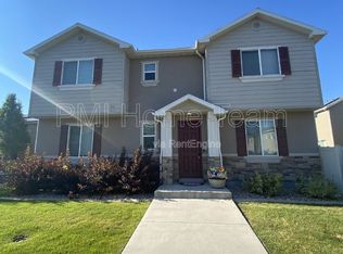 972 W Stonehaven Dr, North Salt Lake, UT 84054