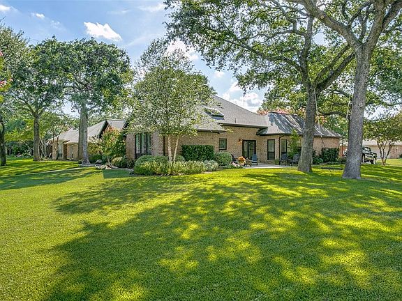 2nd image of 302 Spanish Moss Dr