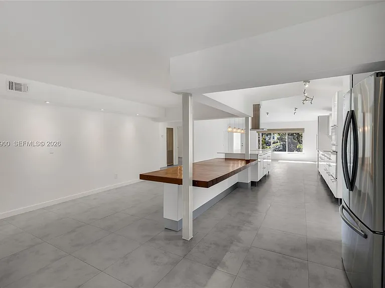 801 NE 118th St — Photo 9