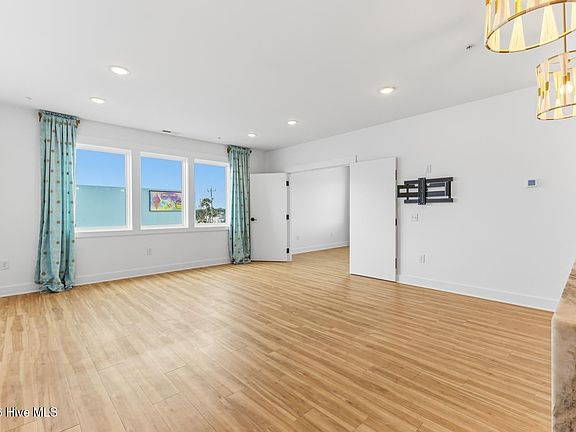 5th image of 120 N Lake Park Blvd #200