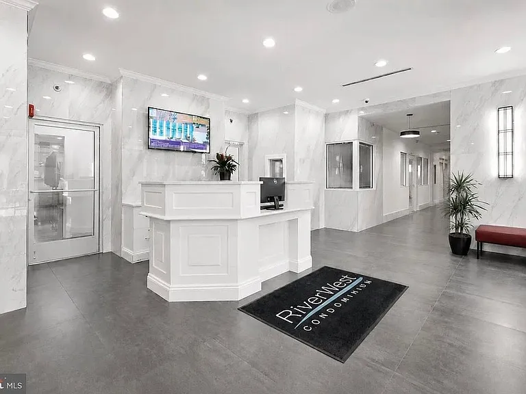 2101 Chestnut St #416 — Photo 2