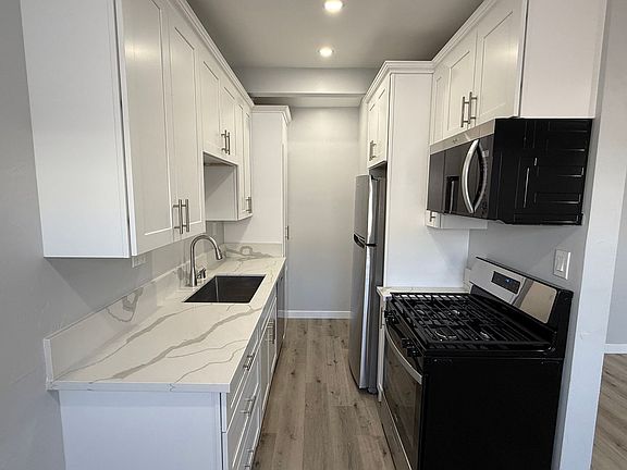 3rd image of 195 Ballantyne St #6