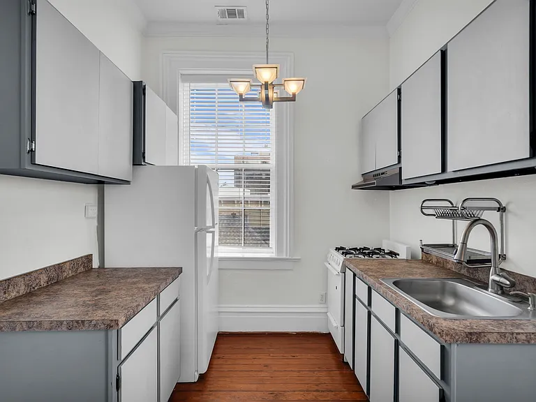 112 E Harris St — Photo 18