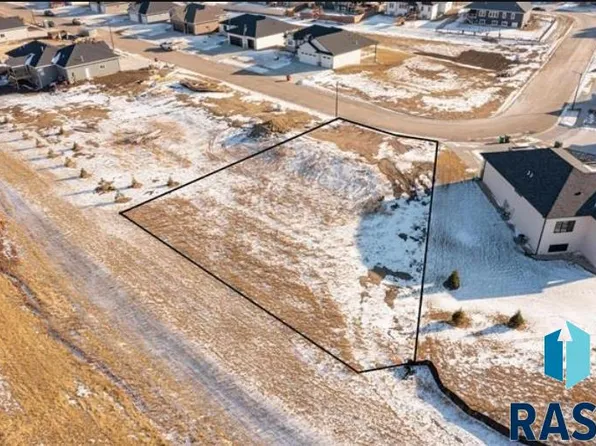 270 Central Park Ct, Harrisburg, SD 57032