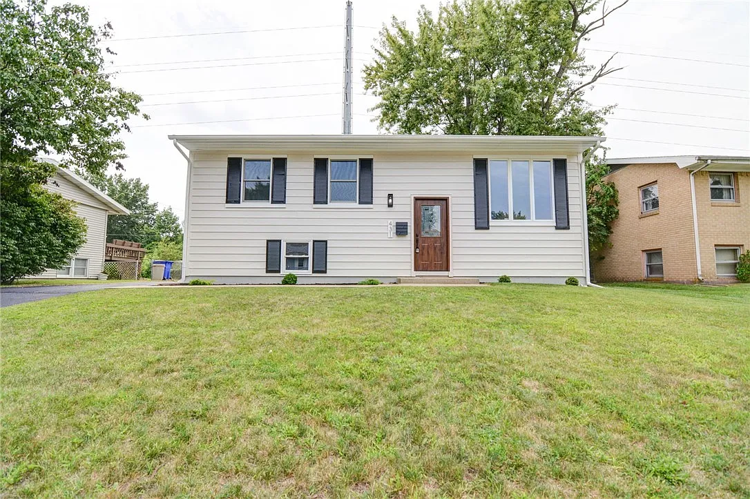 431 Southampton Dr photo 1