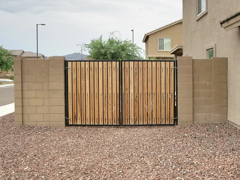 22276 W Devin Dr — Photo 2