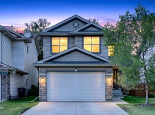 261 E Panamount Hl NW, Calgary, AB T3K 5M3