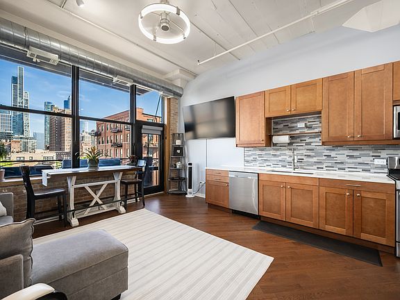 4th image of 1601 S Michigan Ave APT 505