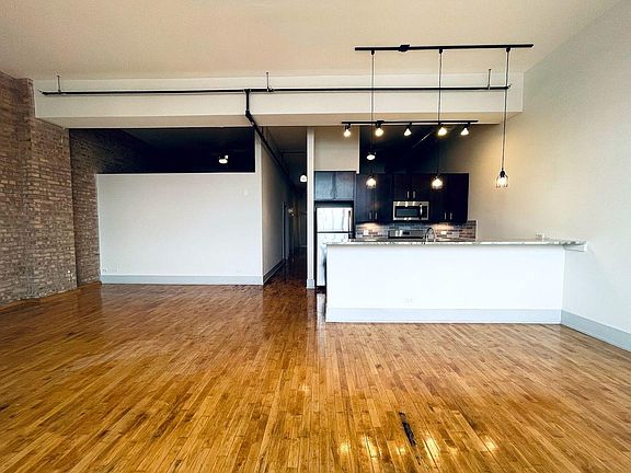 2nd image of 1430 W 21st St #110
