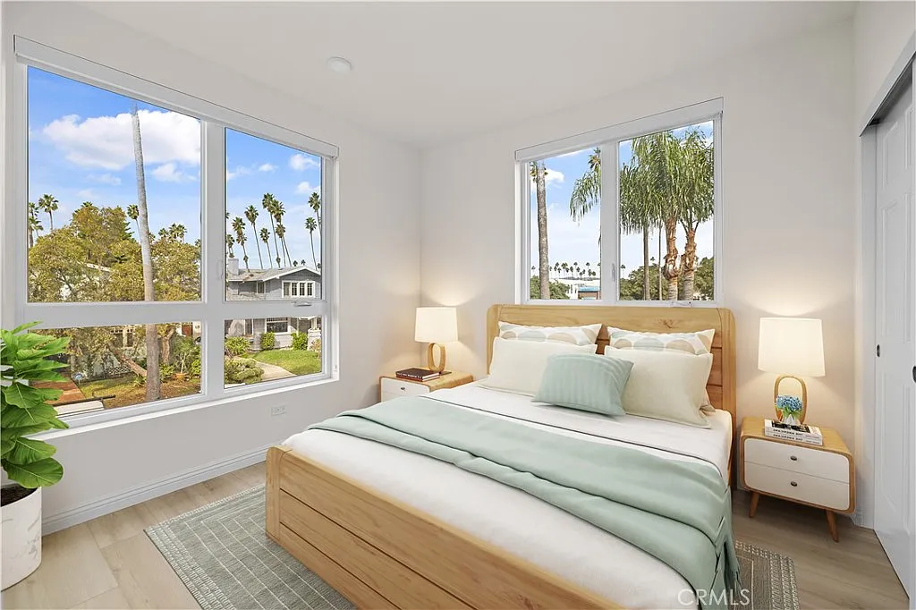 2 bed, 735 sqft, $4,557 — Photo 2