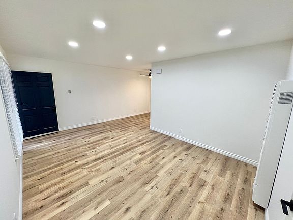 4th image of 6124 E Ocean Blvd #F