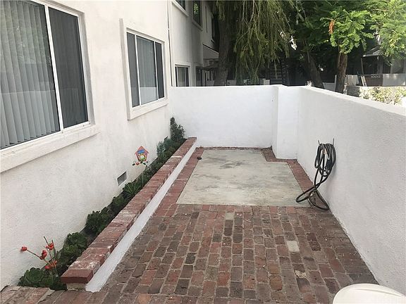 5th image of 18619 Collins St APT F11