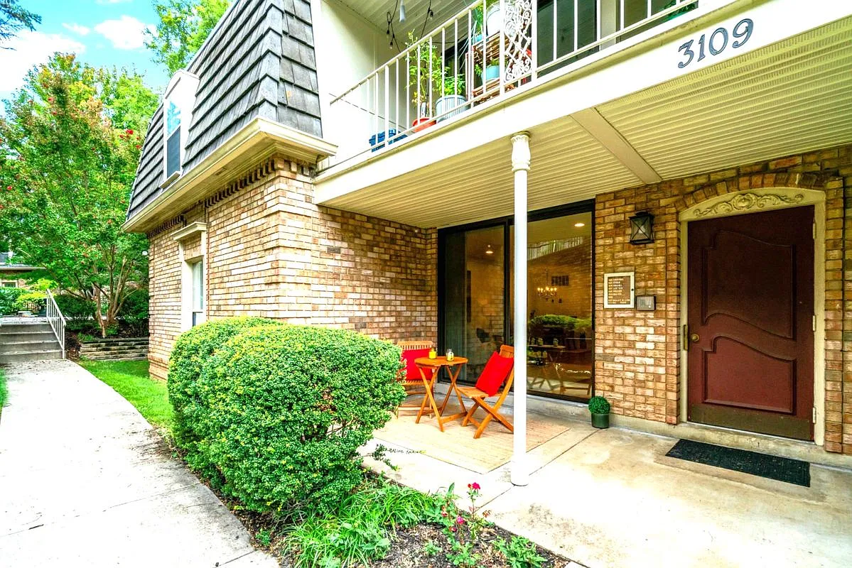 2 bed, 2.0 bath, 1064 sqft, $2,500 — Photo 2