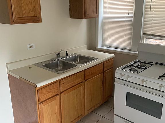 3rd image of 7242 S Vernon Ave #1