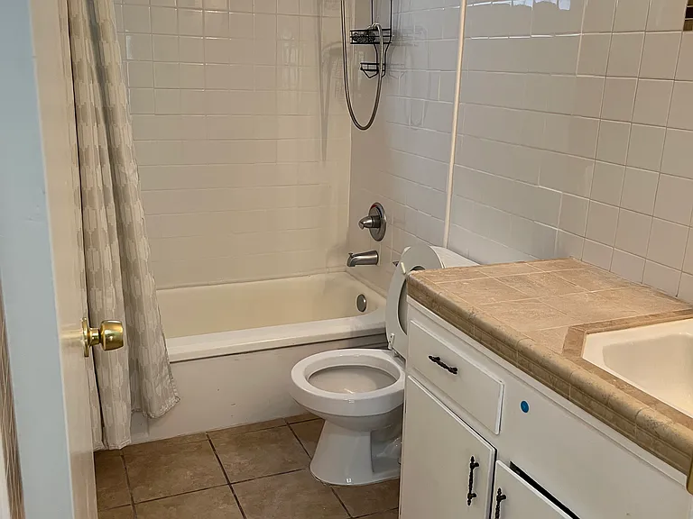 1030 N Stanley Ave #2 — Photo 7