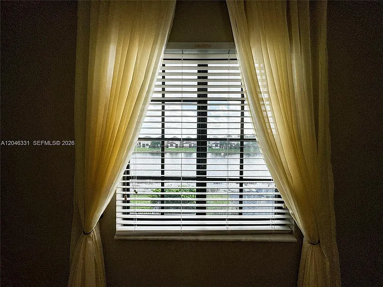 3740 NE 3rd Ct — Photo 21