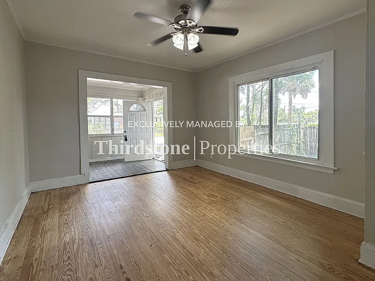 920 Alderside St — Photo 3