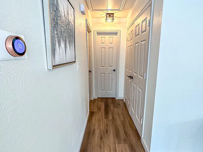 Smart Thermostat NEST, Hallway