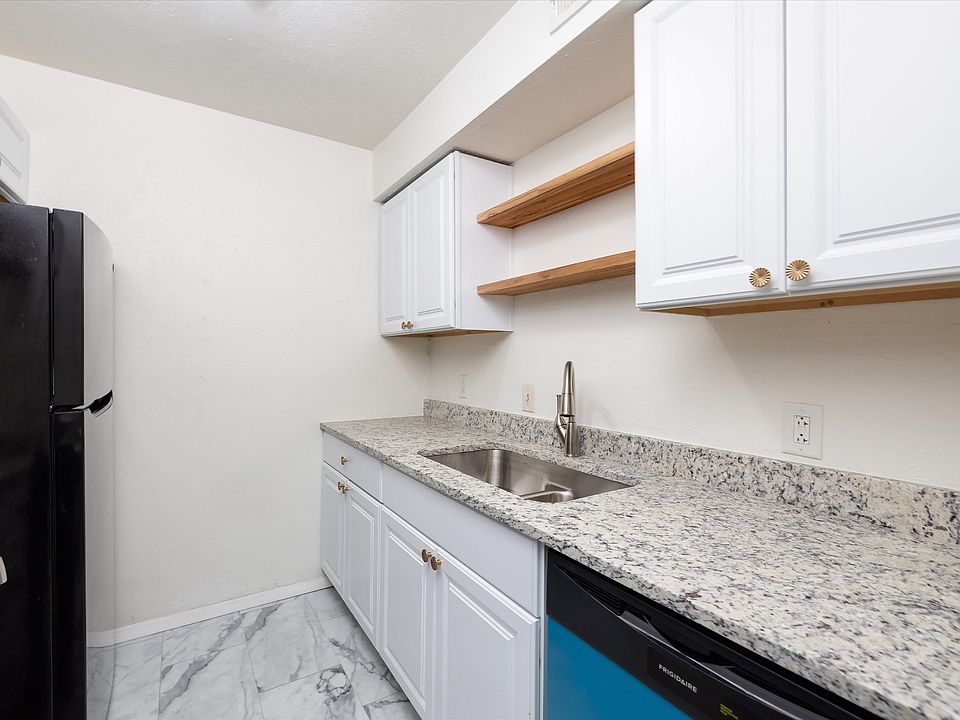 1st image of 810 Bellevue Rd APT 192