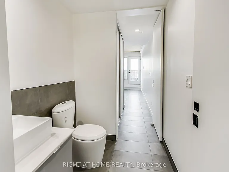 1602 Queen St E #PENTHOUSE — Photo 12